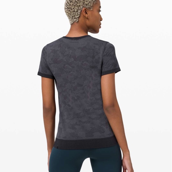 Lululemon  Swiftly Breathe Short Sleeve Camo Vented Camo Black/Asphalt Grey Sz 6 - Picture 5 of 7